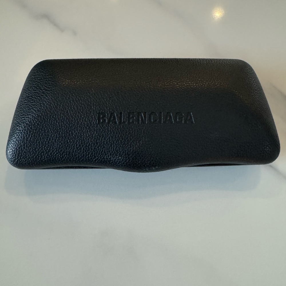 Balenciaga Oversized Round
Acetate Sunglasses - Picture 8 of 9